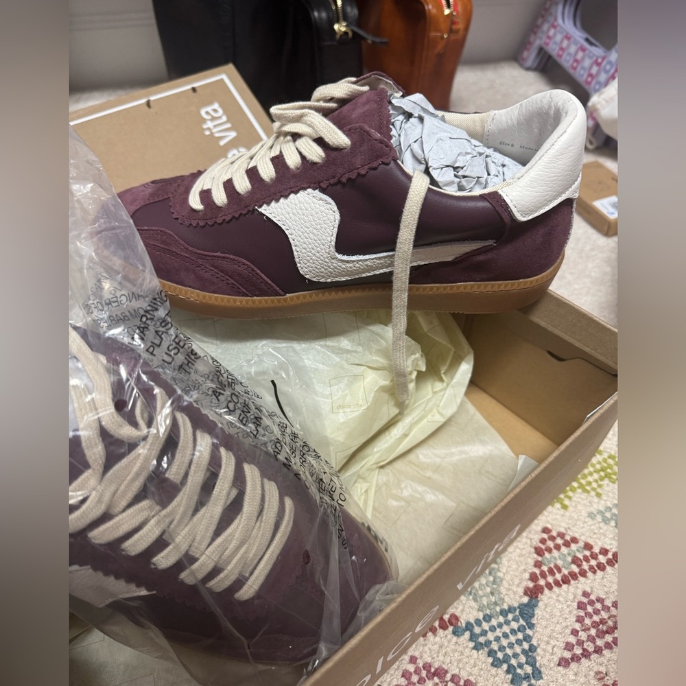 Dolce Vita Notice Sneakers Cranberry Suede Size 8 New in Box - Picture 3 of 7